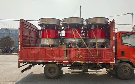 貴州客戶定制漿液篩裝車(chē)完畢，準(zhǔn)備發(fā)貨
