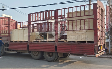 江西宋先生訂購的真空上料機木箱打包完畢，準備發(fā)貨