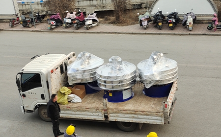 河北衡水客戶(hù)定制的多進(jìn)料旋振篩發(fā)貨中